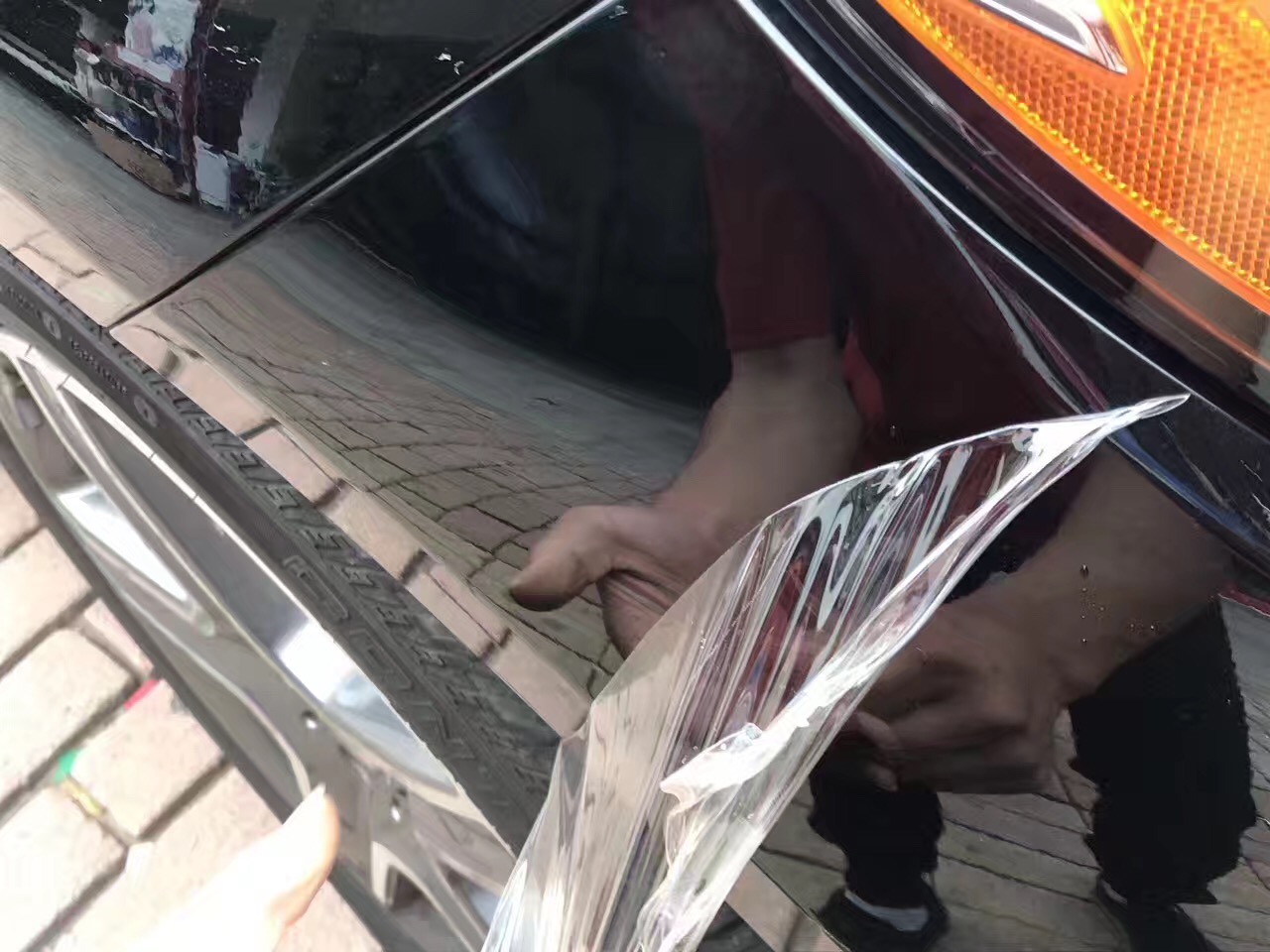 貼隱形車衣還用打蠟嗎？車衣和打蠟?zāi)膫€對車漆更具有保護(hù)作用？